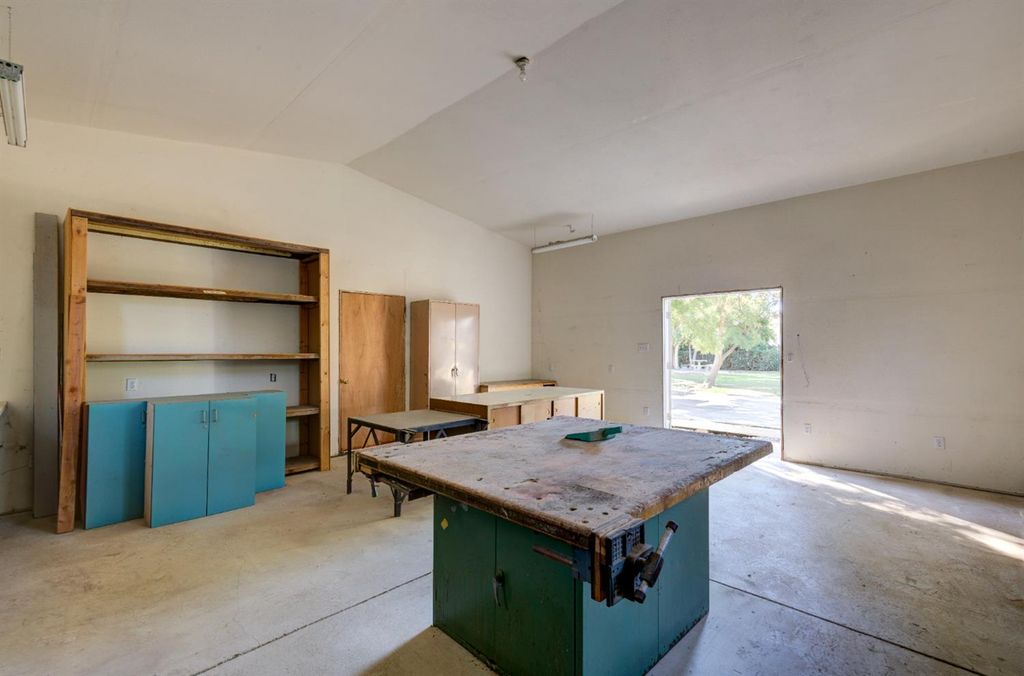 Image 67 of property listing at 4895 N Thorne Avenue, Fresno, CA 93704