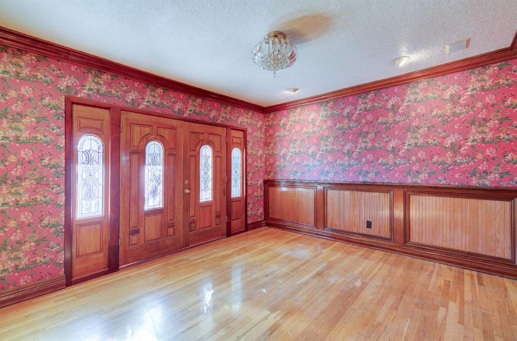 Image 7 of property listing at 4895 N Thorne Avenue, Fresno, CA 93704