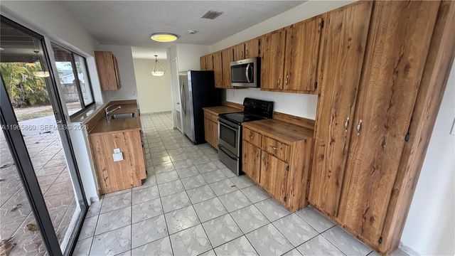 6622 SW 148th Pl, Miami, FL 33193