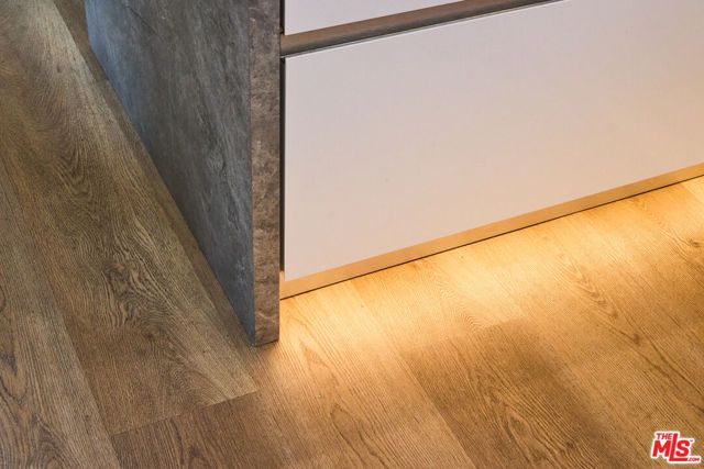 221 S Gale Drive 403, Beverly Hills, CA 90211