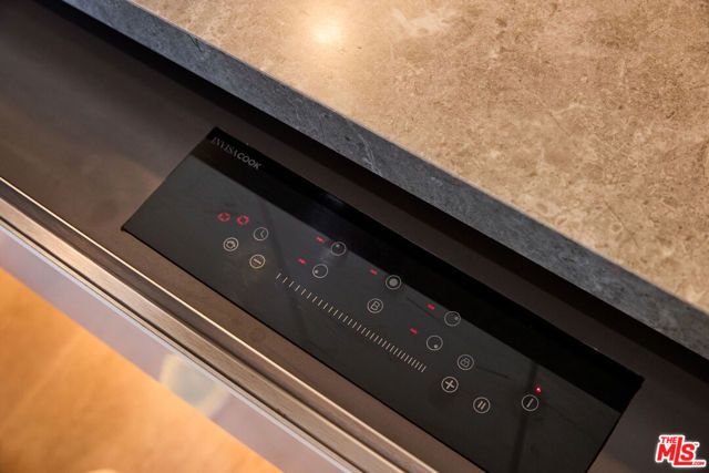 221 S Gale Drive 403, Beverly Hills, CA 90211