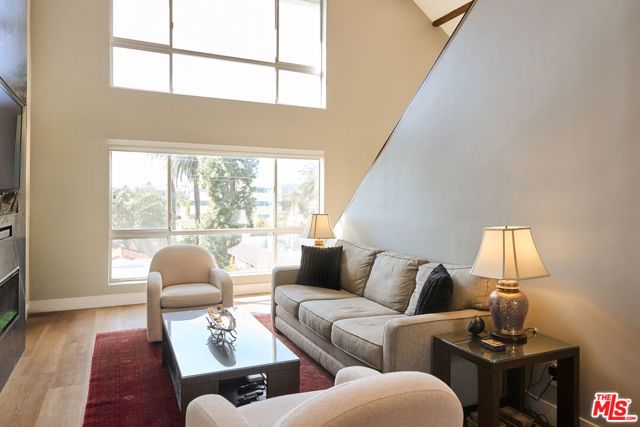 221 S Gale Drive 403, Beverly Hills, CA 90211