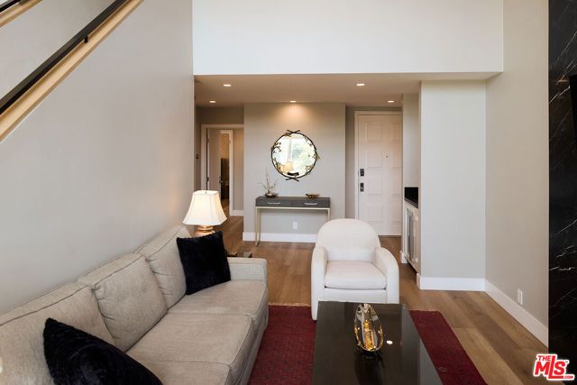 221 S Gale Drive 403, Beverly Hills, CA 90211