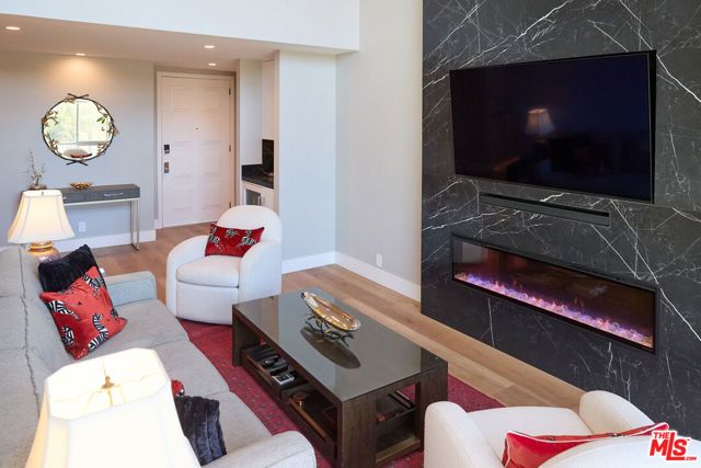 221 S Gale Drive 403, Beverly Hills, CA 90211