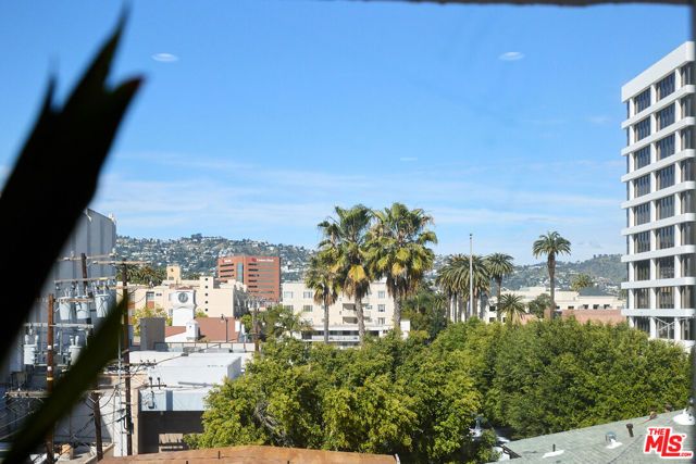 221 S Gale Drive 403, Beverly Hills, CA 90211