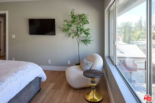 221 S Gale Drive 403, Beverly Hills, CA 90211