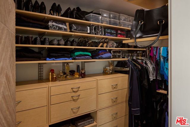 221 S Gale Drive 403, Beverly Hills, CA 90211