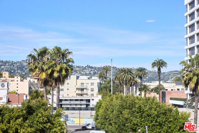 221 S Gale Drive 403, Beverly Hills, CA 90211