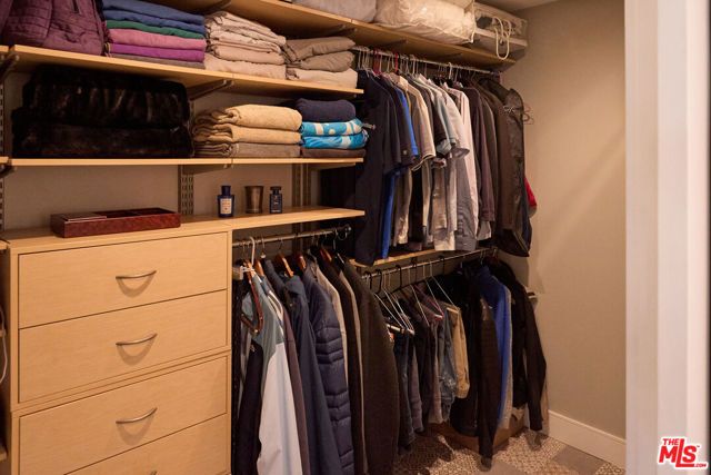 221 S Gale Drive 403, Beverly Hills, CA 90211