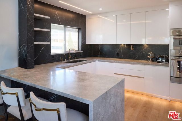 221 S Gale Drive 403, Beverly Hills, CA 90211