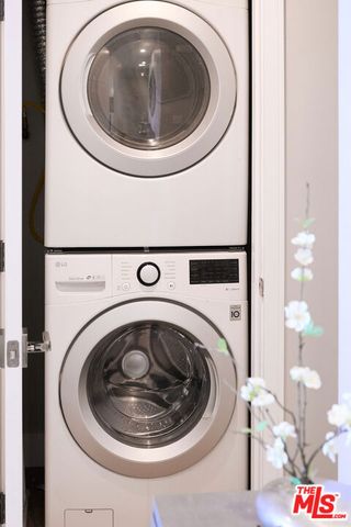 221 S Gale Drive 403, Beverly Hills, CA 90211