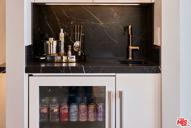 221 S Gale Drive 403, Beverly Hills, CA 90211