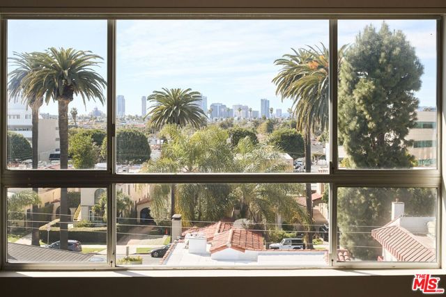 221 S Gale Drive 403, Beverly Hills, CA 90211