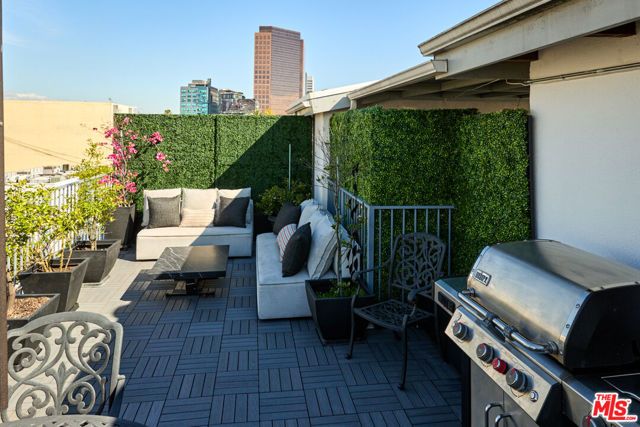 221 S Gale Drive 403, Beverly Hills, CA 90211