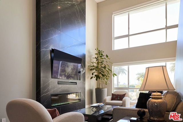 221 S Gale Drive 403, Beverly Hills, CA 90211