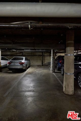 221 S Gale Drive 403, Beverly Hills, CA 90211