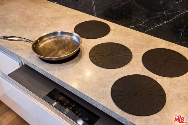 221 S Gale Drive 403, Beverly Hills, CA 90211