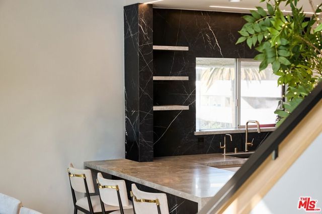 221 S Gale Drive 403, Beverly Hills, CA 90211