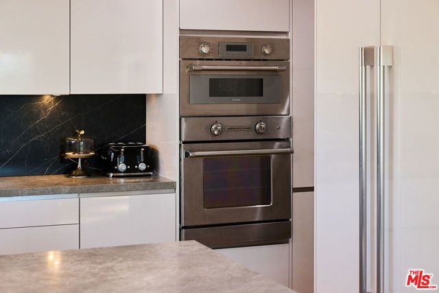 221 S Gale Drive 403, Beverly Hills, CA 90211