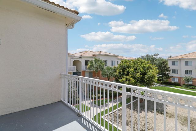 4302 Myrtlewood Circle W, Palm Beach Gardens, FL 33418