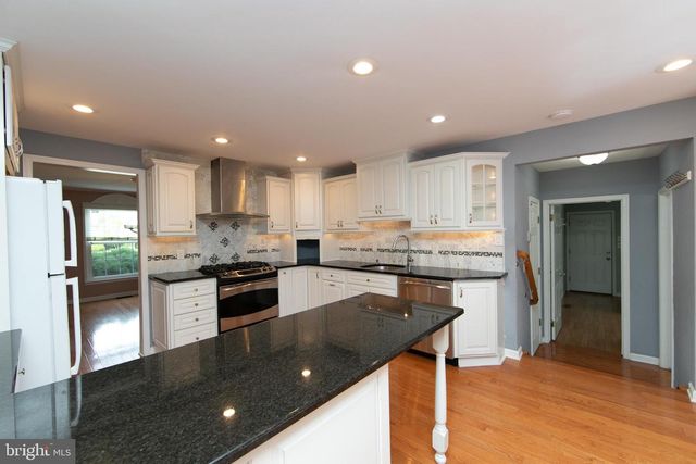 2 JAY CT, Marlton, NJ 08053