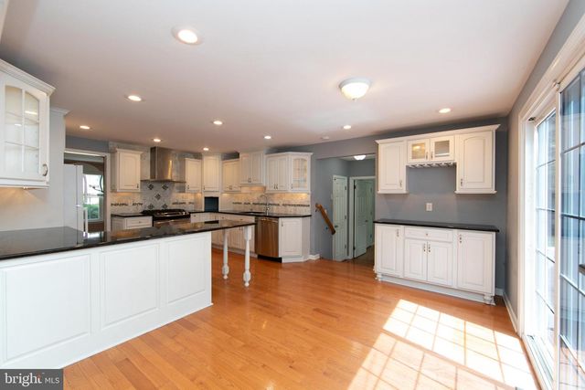 2 JAY CT, Marlton, NJ 08053
