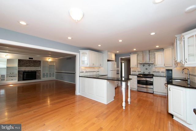 2 JAY CT, Marlton, NJ 08053