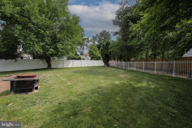 2 JAY CT, Marlton, NJ 08053
