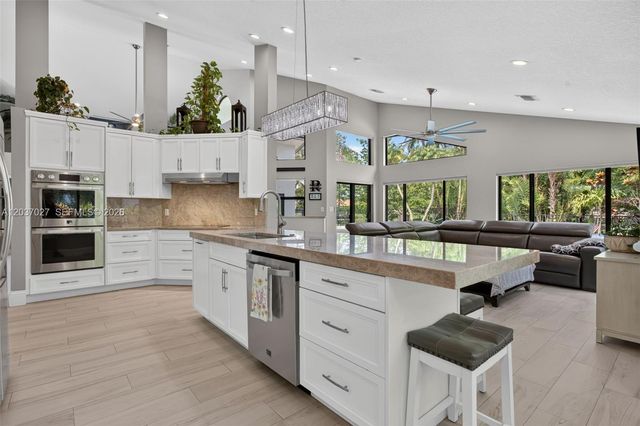 5366 NW 85th Ave, Coral Springs, FL 33067