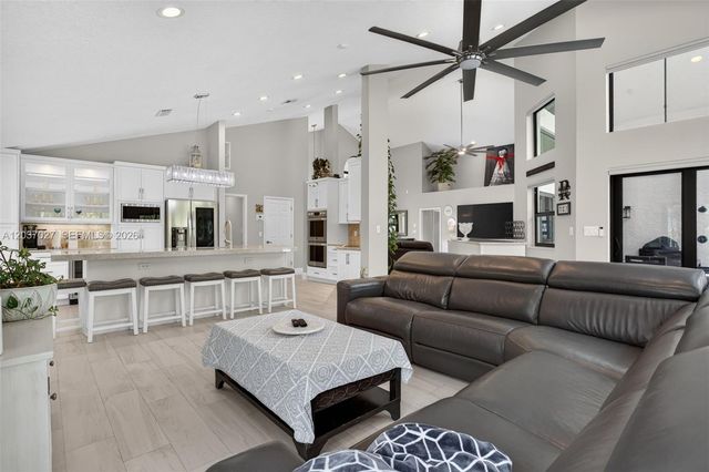 5366 NW 85th Ave, Coral Springs, FL 33067