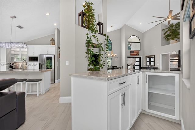5366 NW 85th Ave, Coral Springs, FL 33067