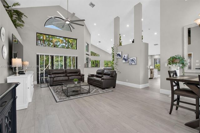 5366 NW 85th Ave, Coral Springs, FL 33067
