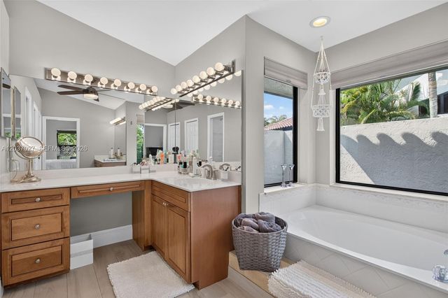 5366 NW 85th Ave, Coral Springs, FL 33067