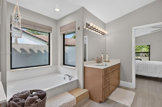 5366 NW 85th Ave, Coral Springs, FL 33067