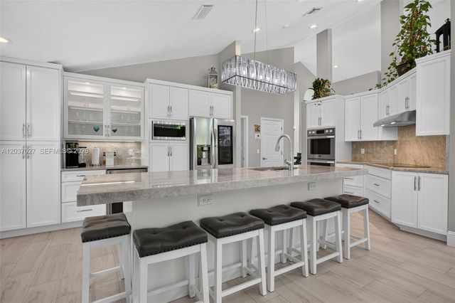 5366 NW 85th Ave, Coral Springs, FL 33067