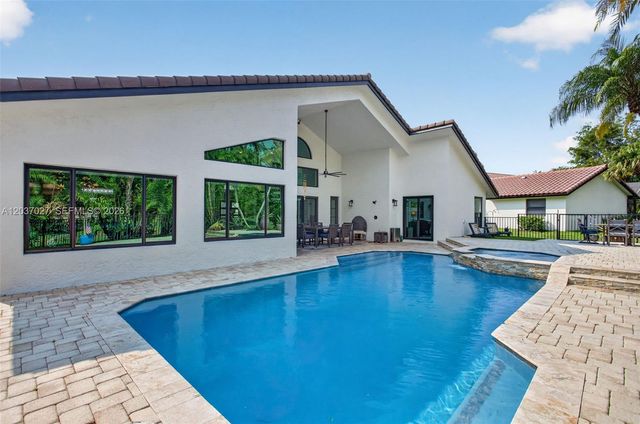 5366 NW 85th Ave, Coral Springs, FL 33067