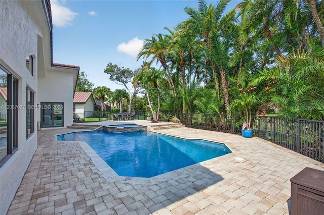 5366 NW 85th Ave, Coral Springs, FL 33067
