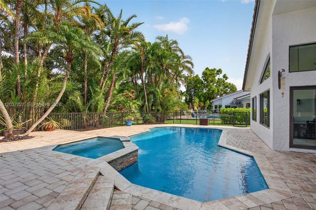 5366 NW 85th Ave, Coral Springs, FL 33067