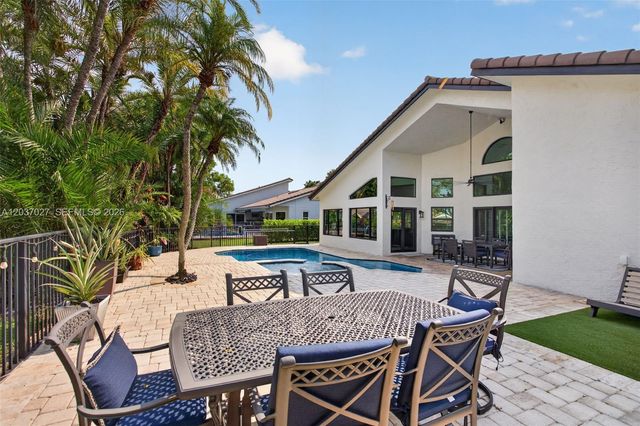 5366 NW 85th Ave, Coral Springs, FL 33067