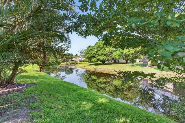 5366 NW 85th Ave, Coral Springs, FL 33067