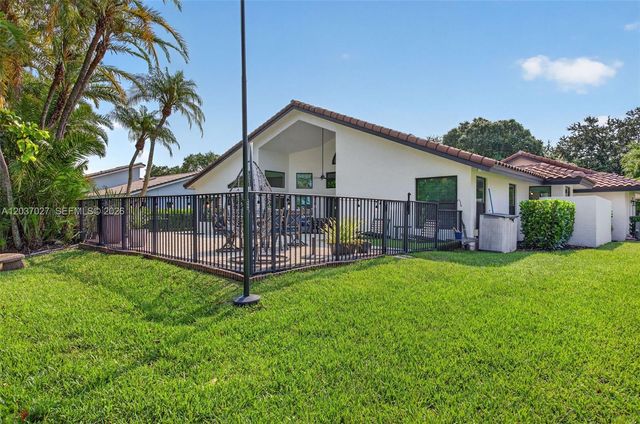 5366 NW 85th Ave, Coral Springs, FL 33067