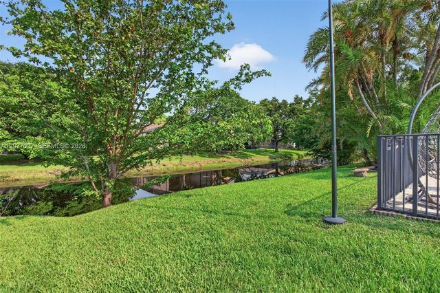 5366 NW 85th Ave, Coral Springs, FL 33067