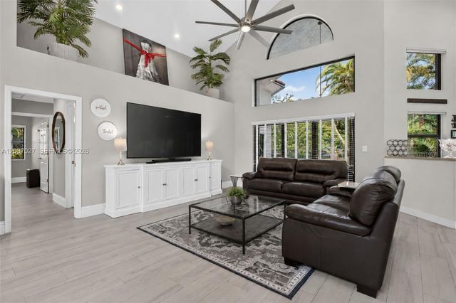 5366 NW 85th Ave, Coral Springs, FL 33067