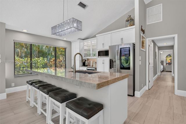 5366 NW 85th Ave, Coral Springs, FL 33067