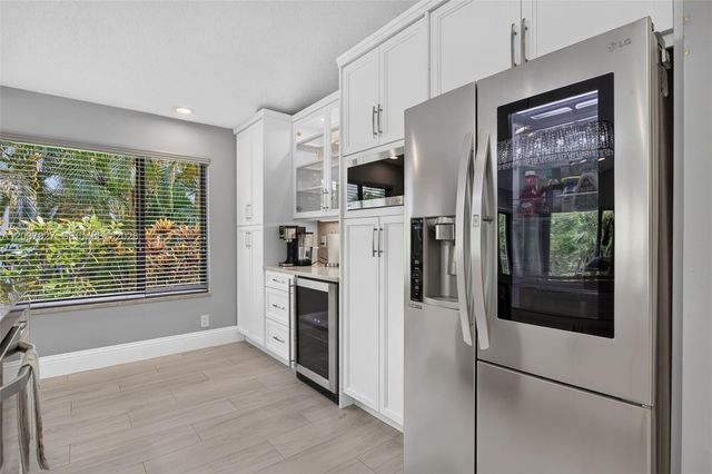 5366 NW 85th Ave, Coral Springs, FL 33067
