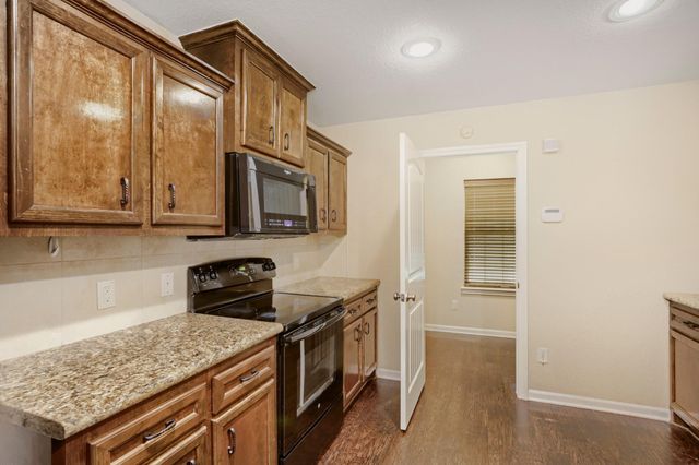 336 Wild Oak Drive, Huffman, TX 77336