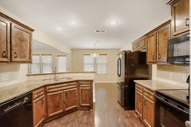 336 Wild Oak Drive, Huffman, TX 77336