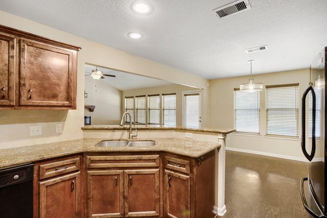 336 Wild Oak Drive, Huffman, TX 77336
