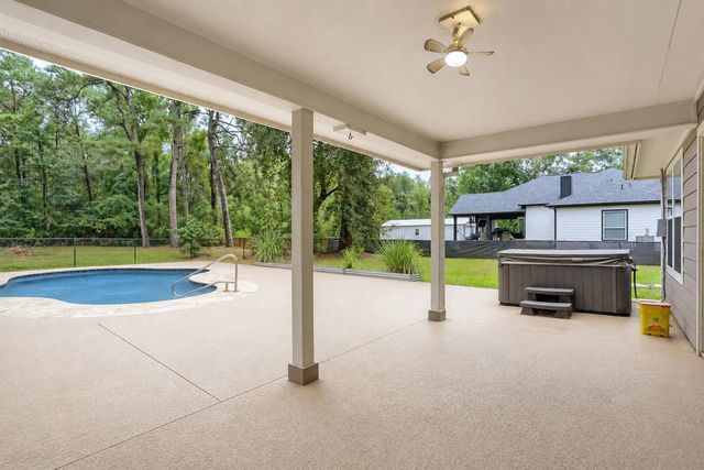 336 Wild Oak Drive, Huffman, TX 77336