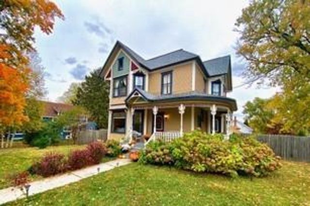 322 E Court Street, Viroqua, WI 54665